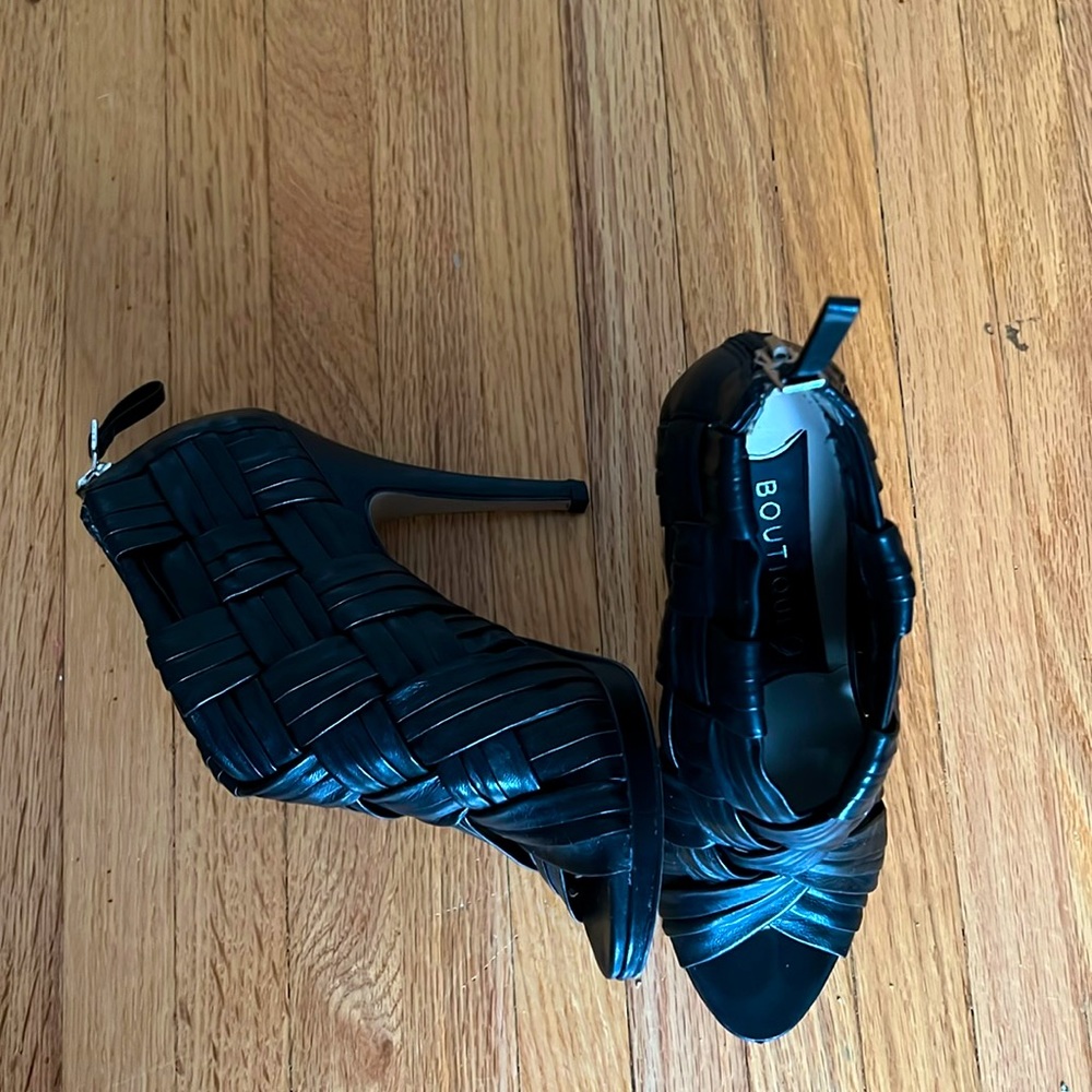 Boutique 9 weaved genuine leather high heel stiletto sandal 5.5